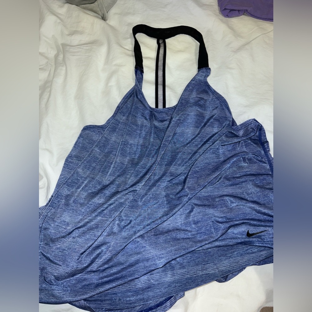 Nike workout top, cute back